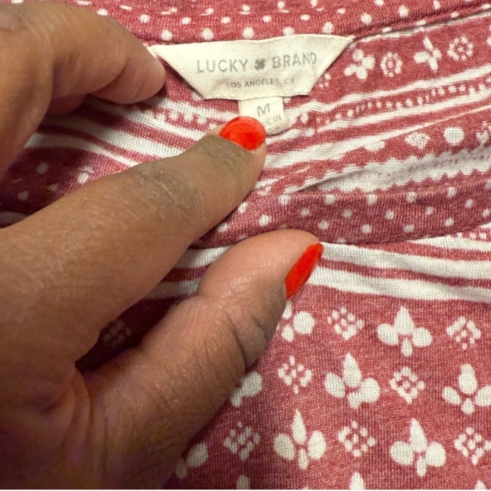 Lucky Brand Boho Western Geometric Twist Front T Shirt Faded Red Striped Top M - Picture 6 of 7